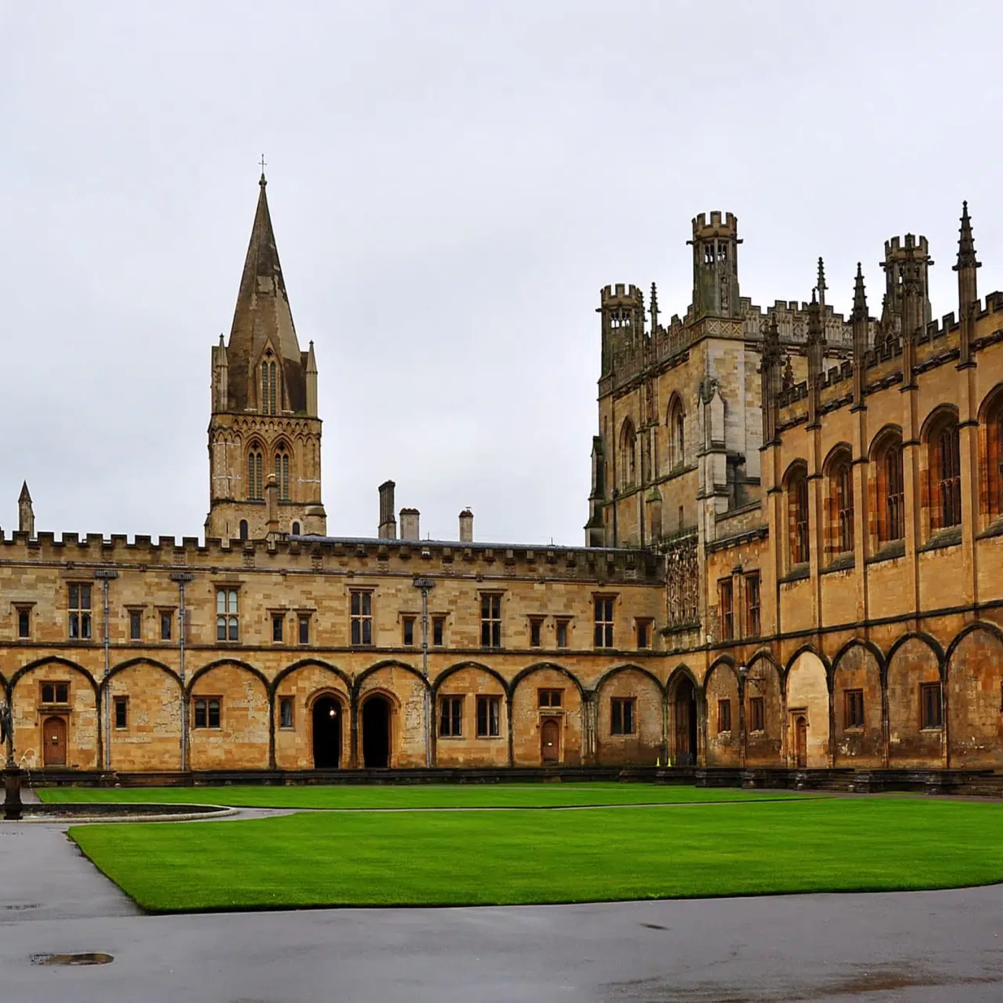 courtyard-oxford-university-1.webp